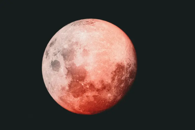 Eclipse lunar total pinta a Lua de vermelho a 3 de março