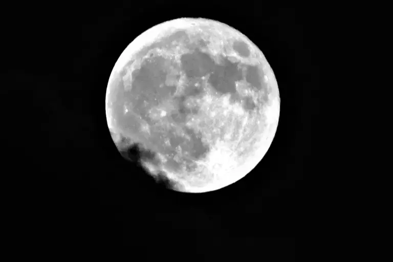 A Lua afasta-se da Terra e isso faz diferença